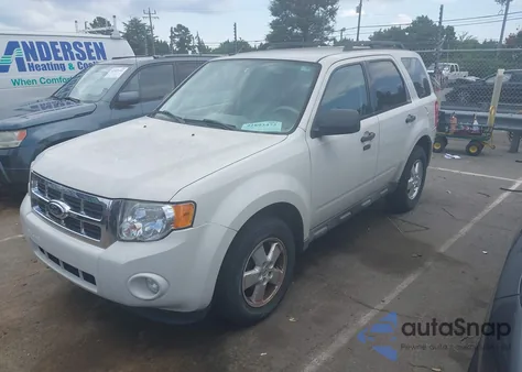 2010 Ford Escape Xlt z USA, uszkodzony, nr VIN 1FMCU0D7XAKD34093